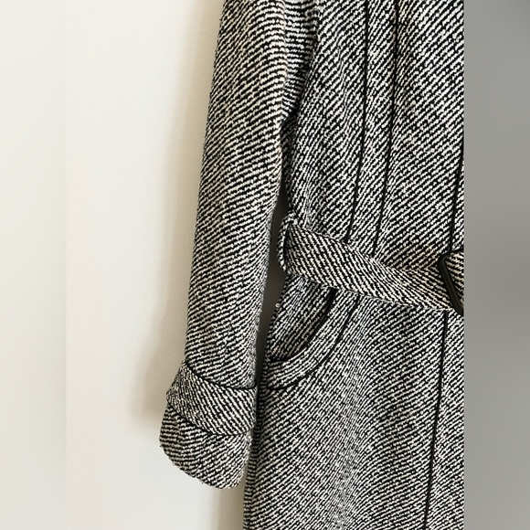 Woman’s dress coat - Picture 6 of 6